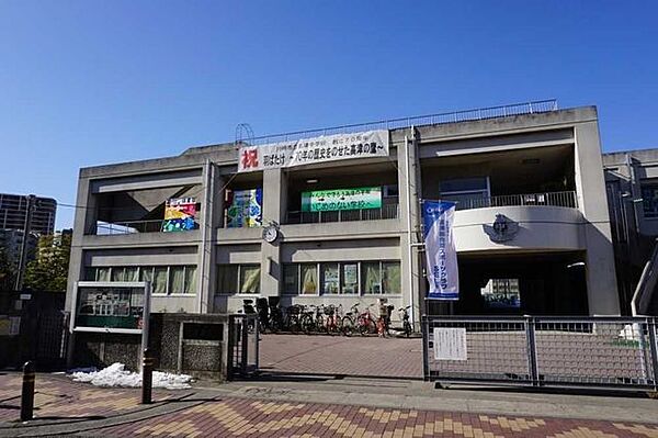 川崎市立高津中学校 590m