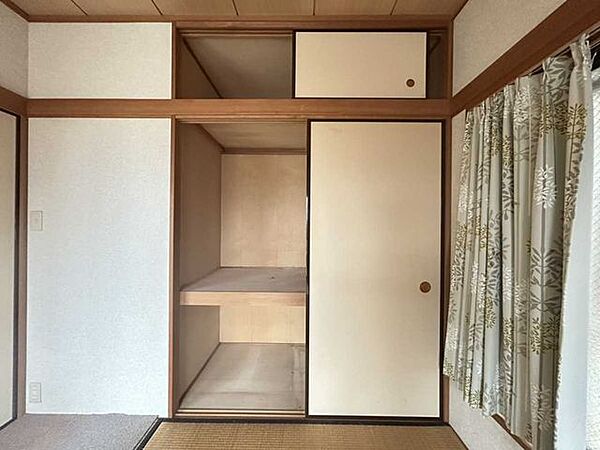 和室内の押入。