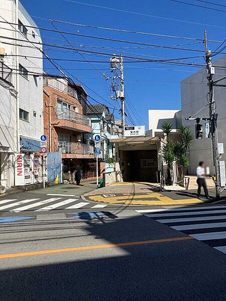 東西線「落合」駅 210m