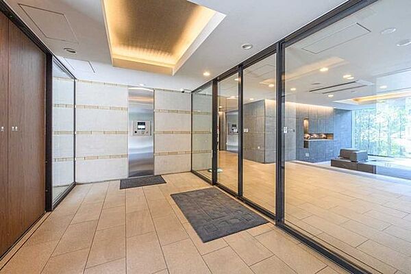 エントランスを拡大表示