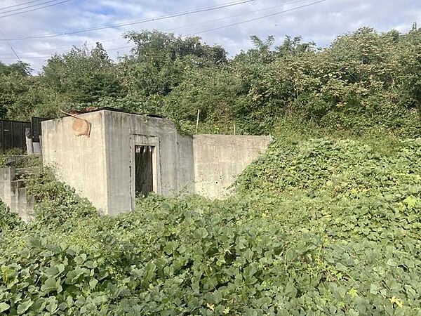 敷地内サイロ跡