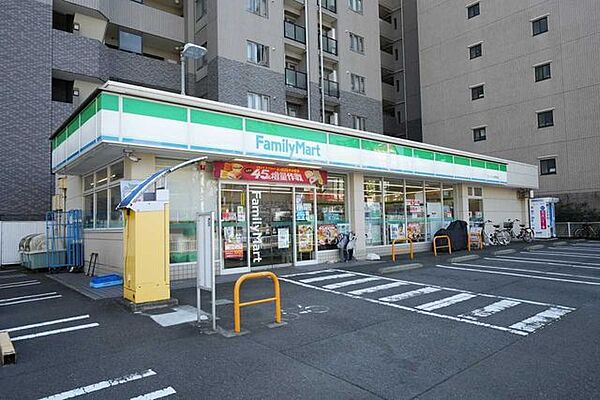 ファミリーマート　スリーウェル新横浜店 200m