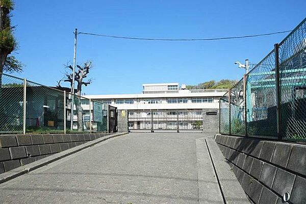 横浜市立城郷小学校 780m