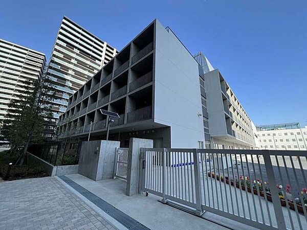 箕輪小学校 280m