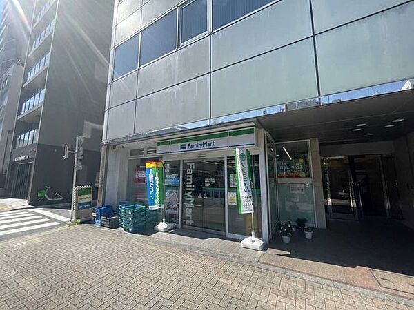 ファミリーマート 東麻布一丁目店 130m
