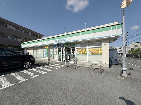ファミリーマート　ニック北加瀬三丁目店 330m