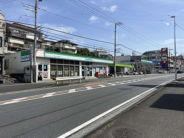ファミリーマート小浦平戸二丁目店 350m
