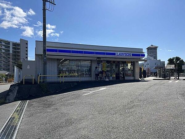 ローソン ドリームバスターミナル前店 860m