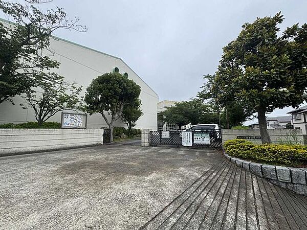 南戸塚中学校 450m