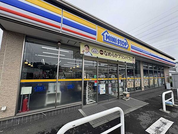 ミニストップ横浜戸塚下郷店 1420m
