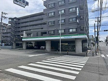 ファミリーマート戸塚名瀬店 360m