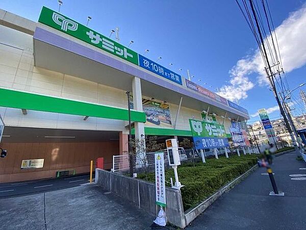 サミットストア権太坂スクエア店 600m