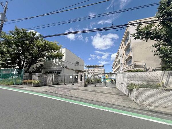 つつじが丘小学校 450m