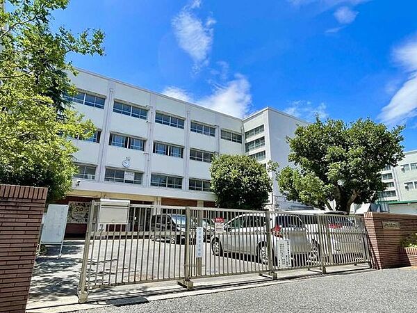 横浜市立青葉台中学校 260m