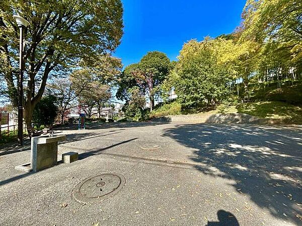 田奈第三公園 240m