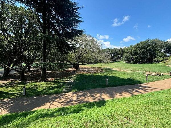 鶴間公園 700m