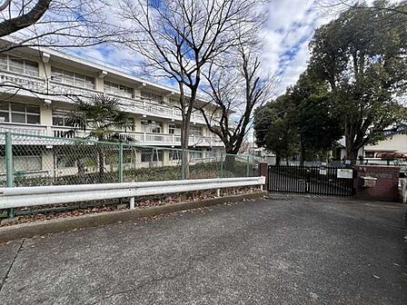 横浜市立榎が丘小学校 230m