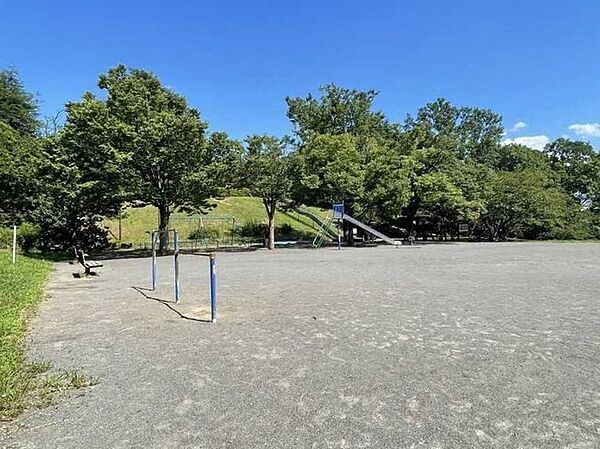 新石川公園 269m