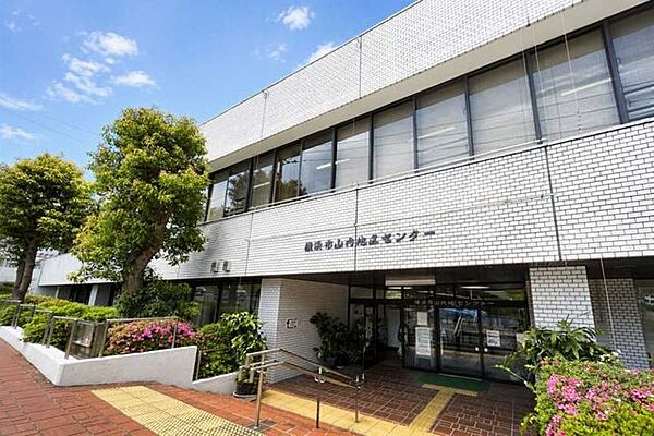 横浜市山内図書館 370m