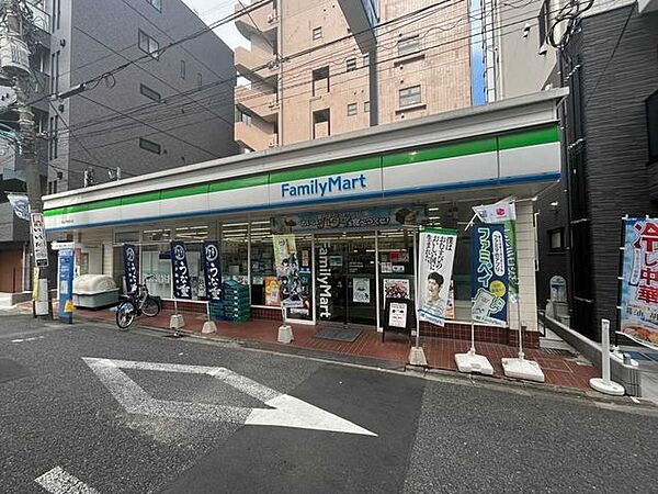 ファミリーマート新丸子駅西口店 140m