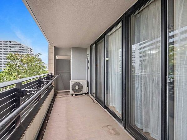 奥行：2mのワイドバルコニー