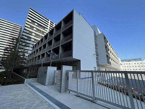 箕輪小学校 280m