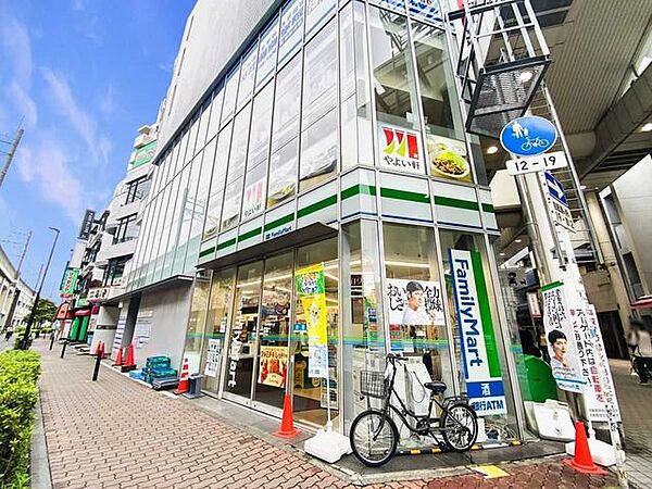 ファミリーマート 武蔵新城南口店 100m