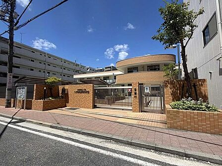 いずみ松本町保育園 180m