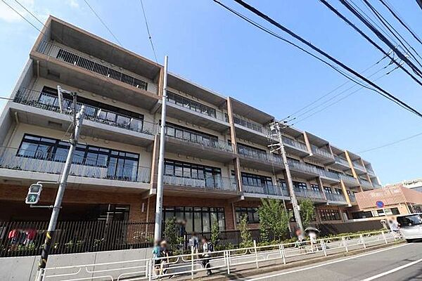 坂戸小学校 610m