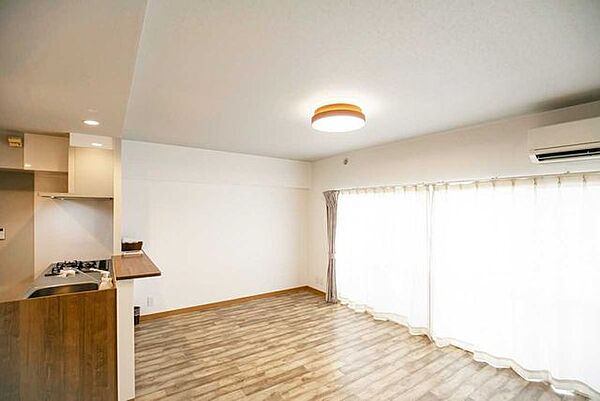 家具調度品は価格に含まれません。