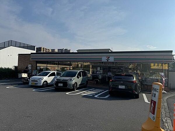 セブンイレブン笠間3丁目店 84m