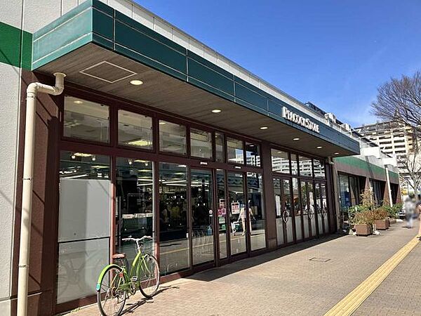 ピーコックストア本郷台店 650m