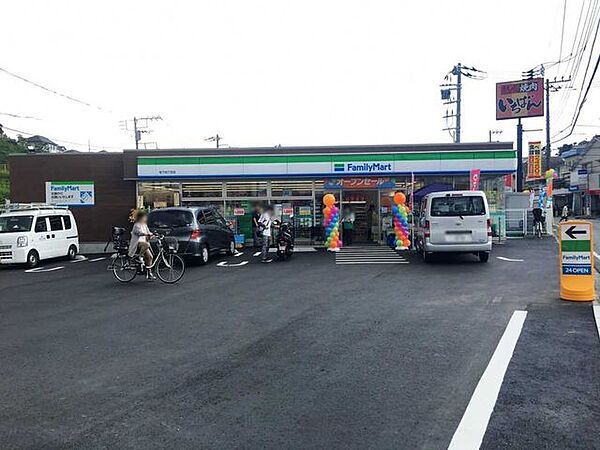 ファミリーマート笹下四丁目店 310m