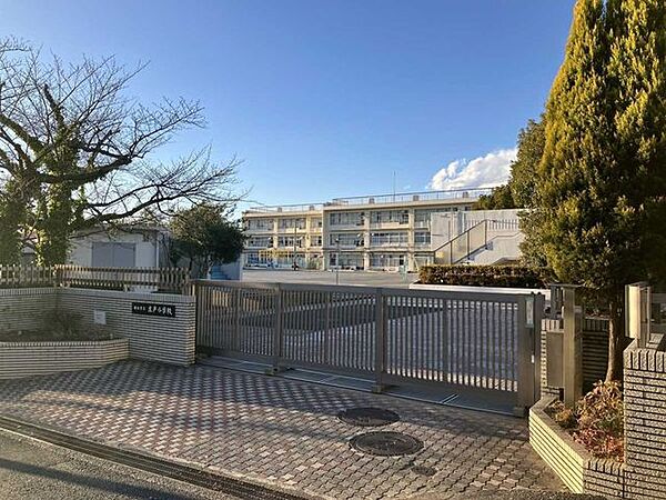 庄戸小学校 1169m