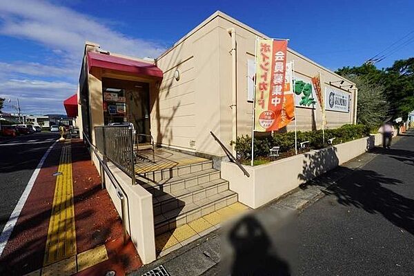 しまむらストアーすみれ平店 780m