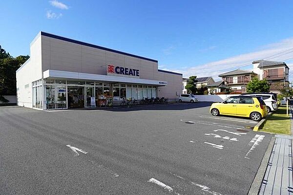 クリエイトSD平塚龍城ケ丘店 210m