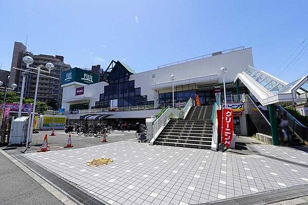 FUJI善行店 680m