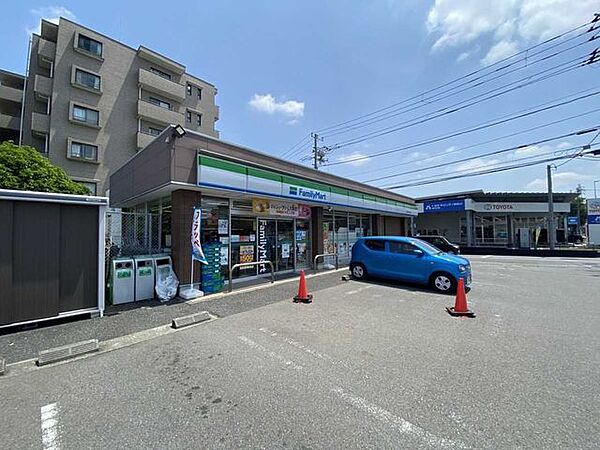 ファミリーマート 藤沢石川五丁目店 230m