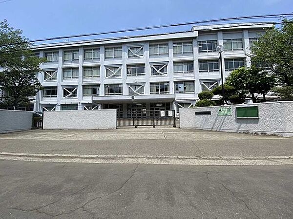 藤沢市立秋葉台中学校 750m