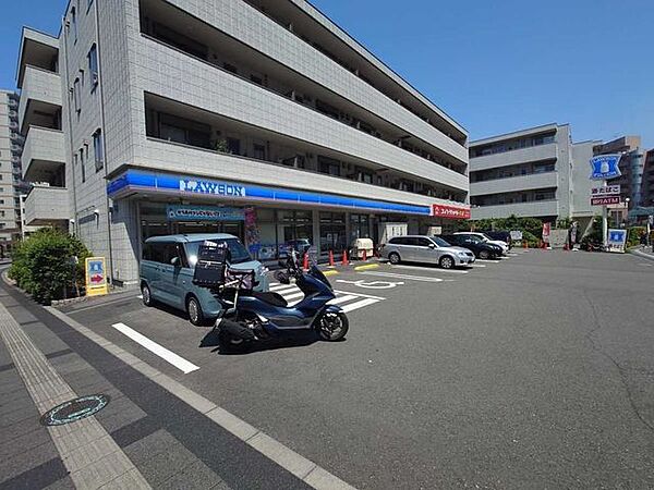 ローソン藤沢駅北口店 270m