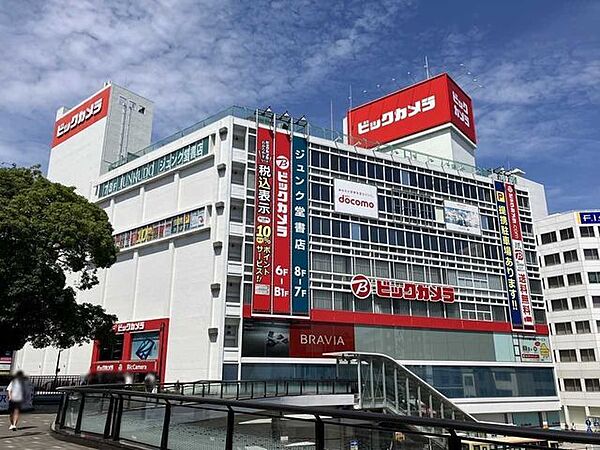 ビックカメラ藤沢店 110m