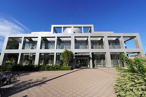 海老名市立中央図書館 1100m