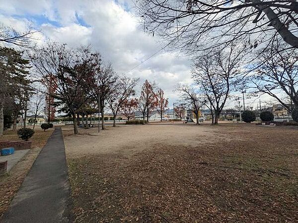 郡津公園 380m