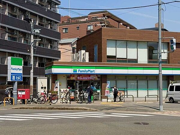 ファミリーマート新喜多東店 190m