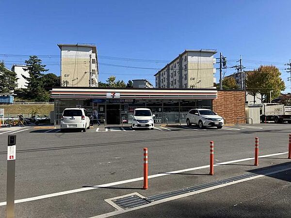 セブン・イレブン枚方香里ヶ丘店 400m