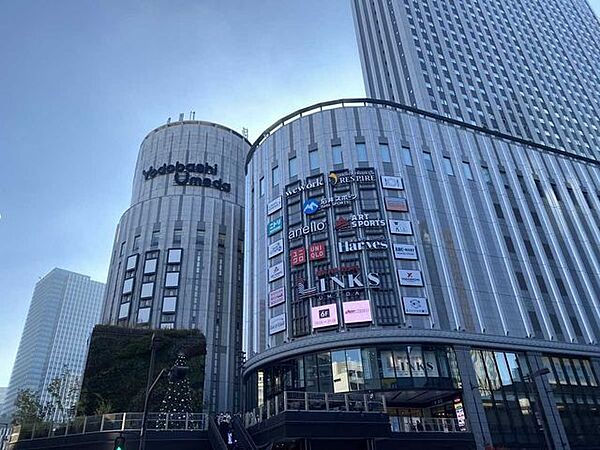 LINKS　UMEDA 700m