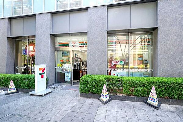 セブン-イレブン 大阪難波サンケイビル店 270m