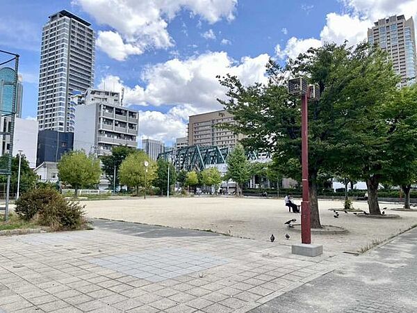 中津中央公園 190m