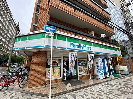 ファミリーマート 与力町店 61m