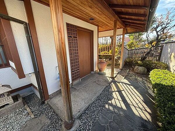 玄関を拡大表示